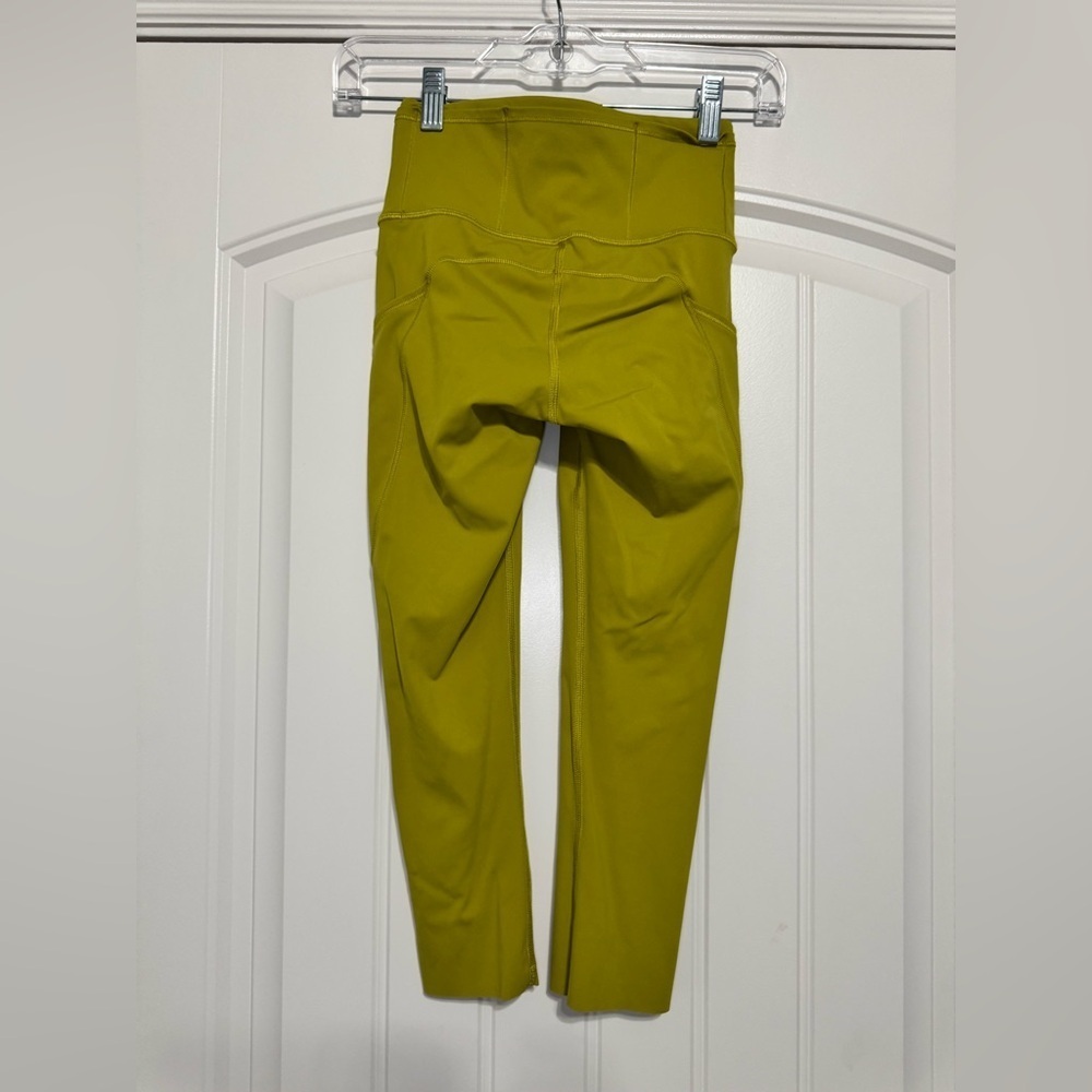 Lululemon Fast and Free Reflective High-Rise Crop 19" in Grape Leaf Size 2 - Picture 2 of 9